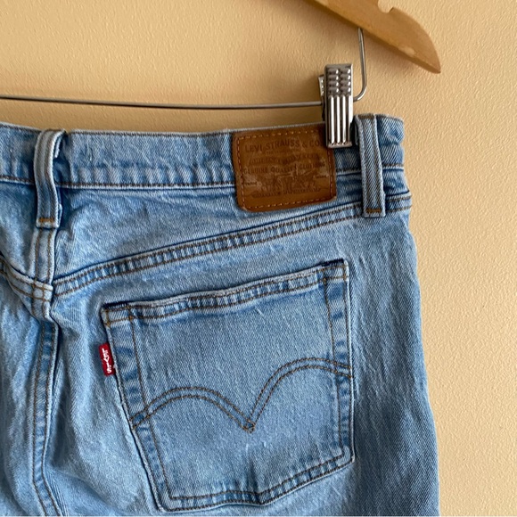 Levis Premium Wedgie Icon Straight Jeans Woman 31 Light Wash High Rise FLAW - Picture 6 of 16